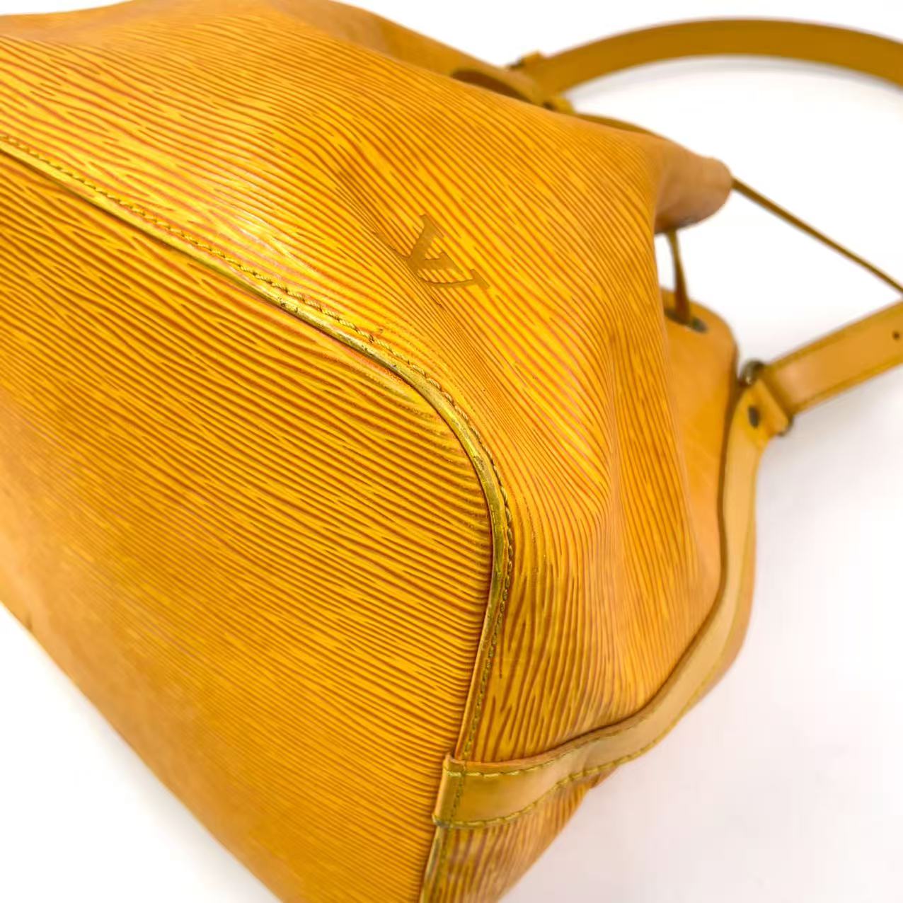 LOUIS VUITTON Petit Noe Epi tassi yellow Shoulder bag