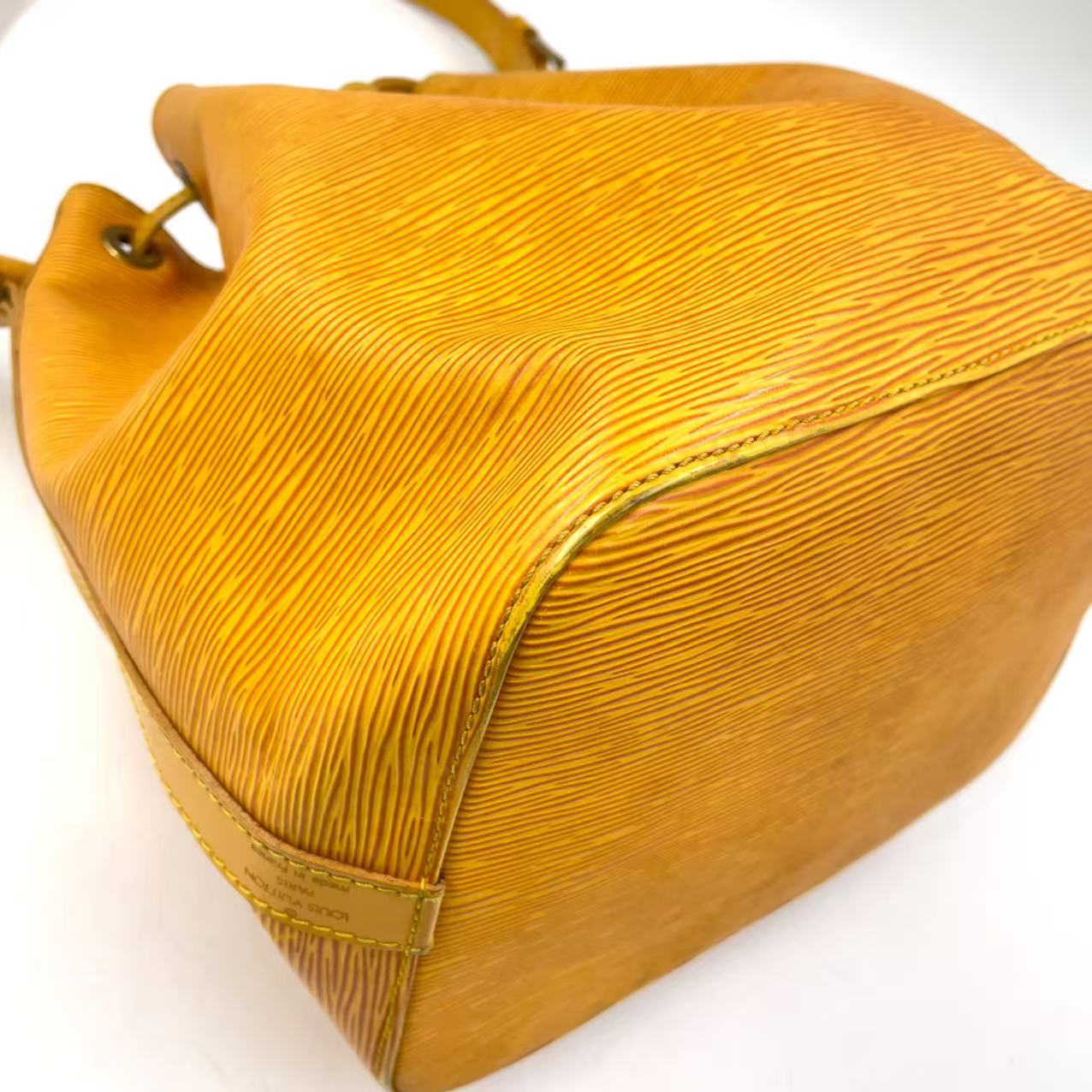 LOUIS VUITTON Petit Noe Epi tassi yellow Shoulder bag