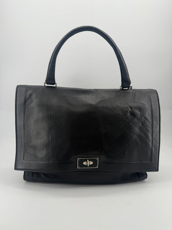 GIVENCHY SHARK — vue 2