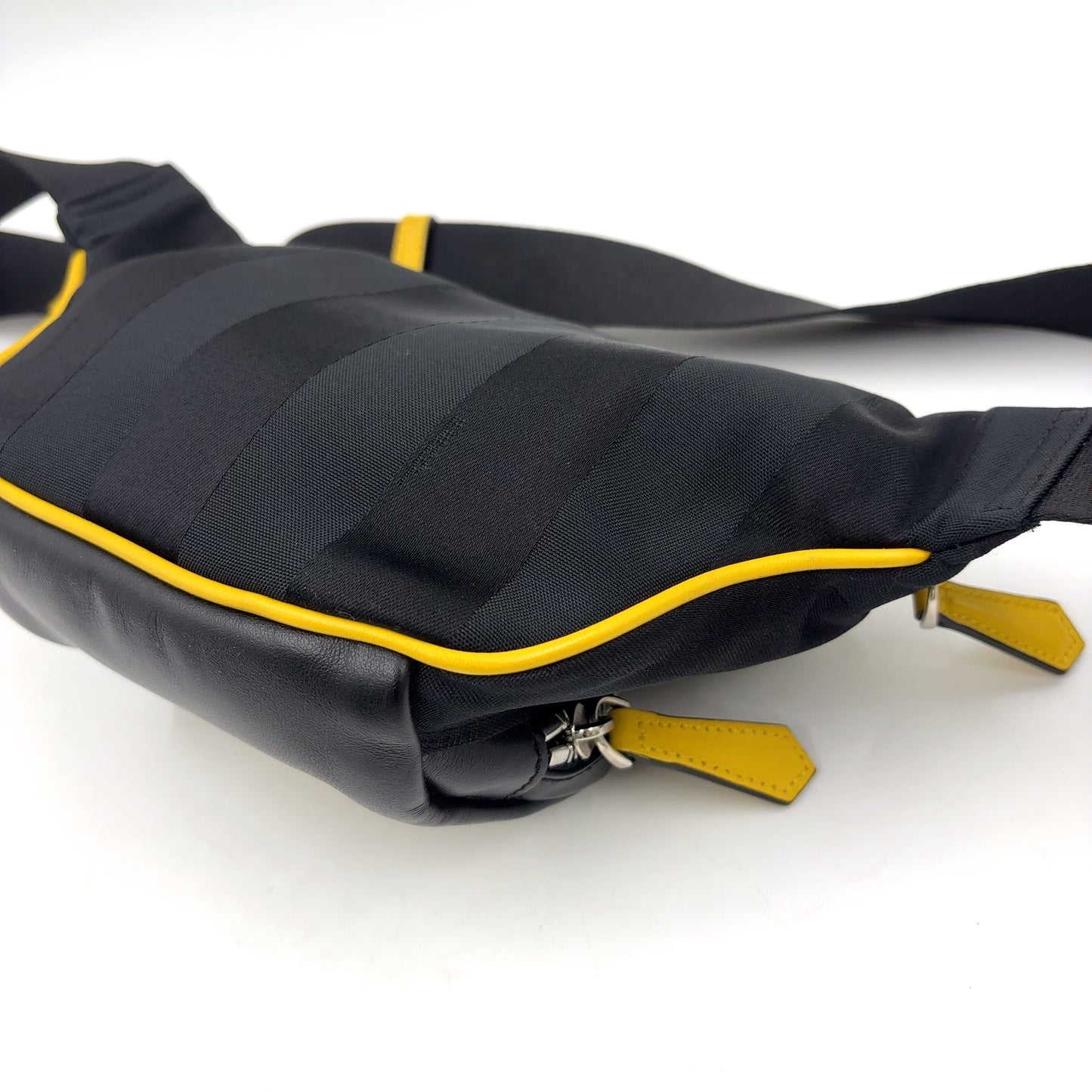 FENDI Body Bag cuir et nylon jaune et noir