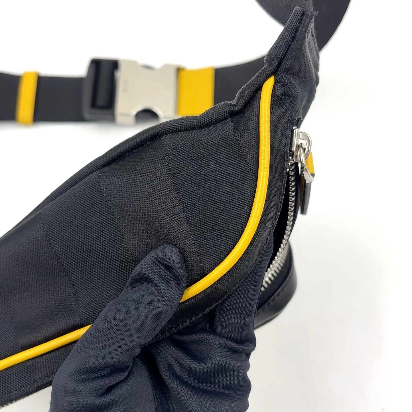 FENDI Body Bag cuir et nylon jaune et noir