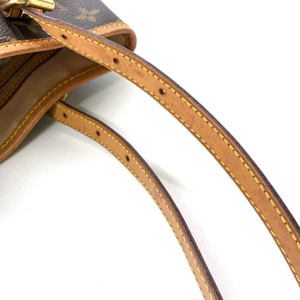 LOUIS VUITTON Bucket PM monogram Pouch — vue 2